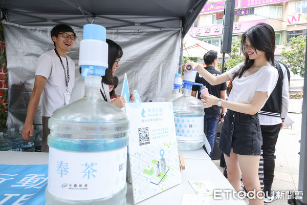 過去象徵人情味的奉茶活動,延伸至今也可以是支持環境永續的生活方式之一。(圖/記者林敬旻攝)